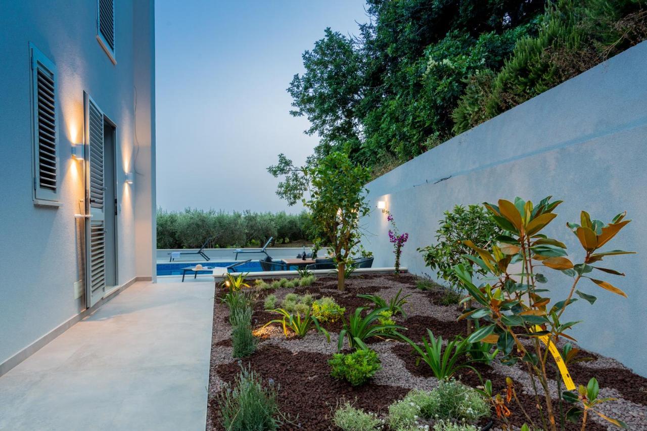 Seaside Elegance Suites Komiza Exterior photo