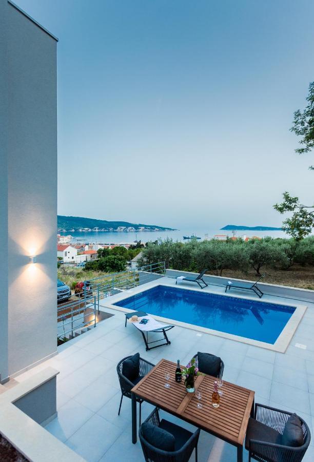 Seaside Elegance Suites Komiza Exterior photo