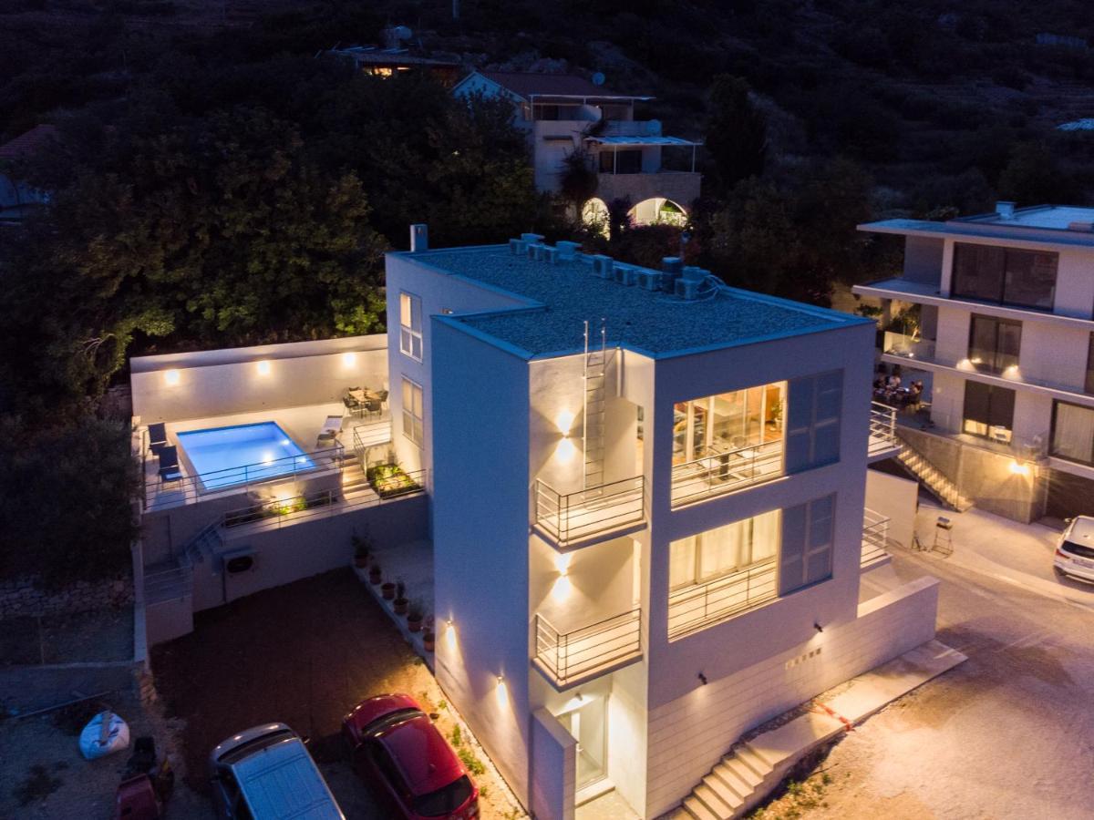 Seaside Elegance Suites Komiza Exterior photo