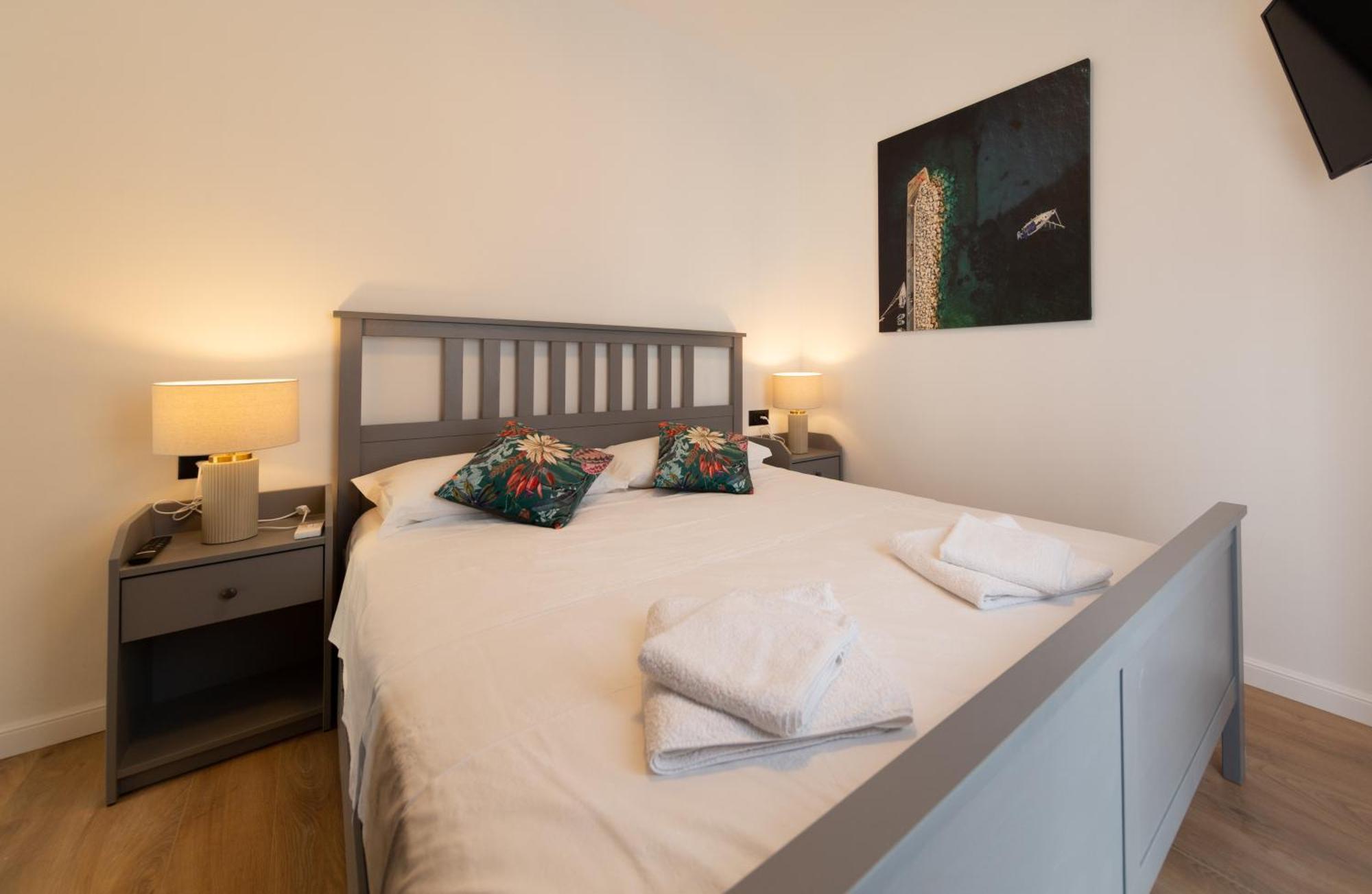 Seaside Elegance Suites Komiza Exterior photo